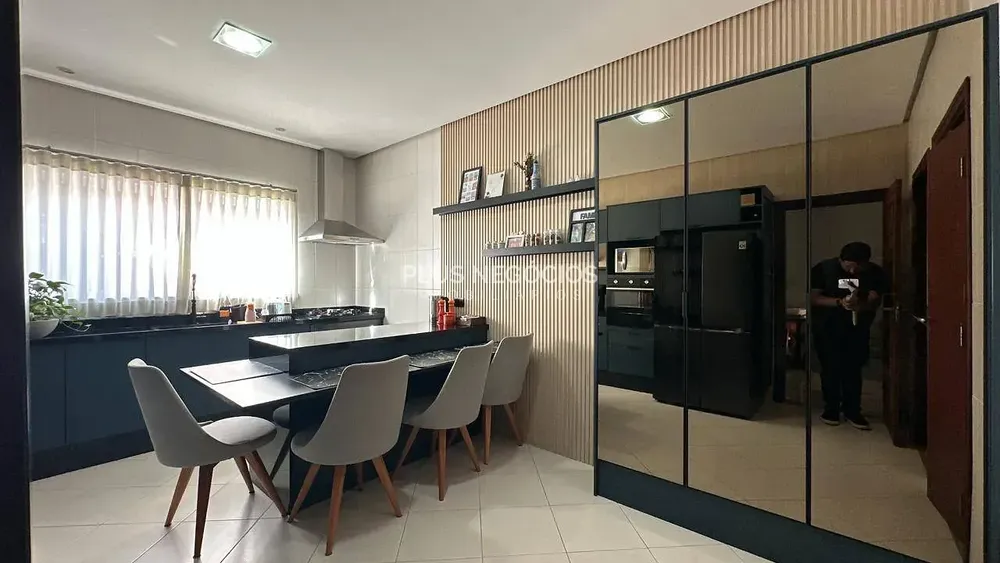 Casa, 3 quartos, 310 m² - Foto 2