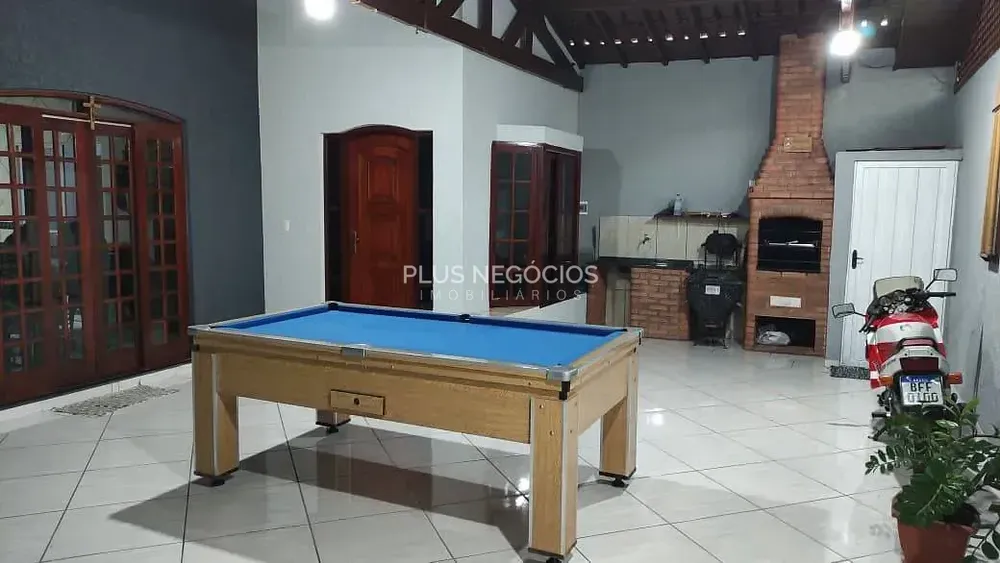 Casa, 3 quartos, 211 m² - Foto 1