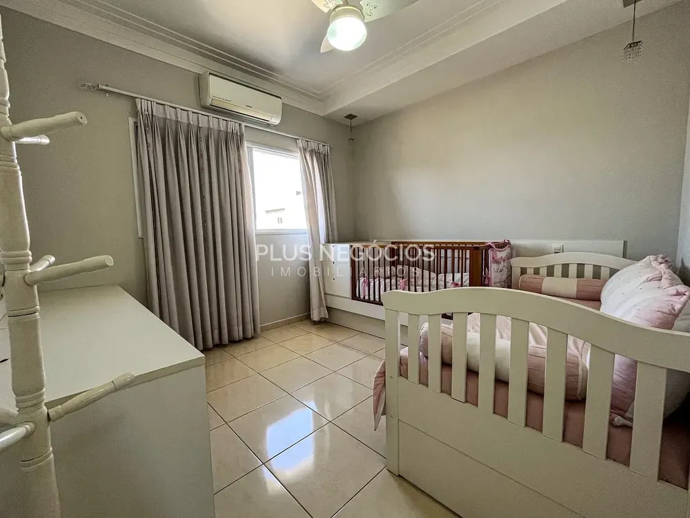 Casa, 3 quartos, 267 m² - Foto 1
