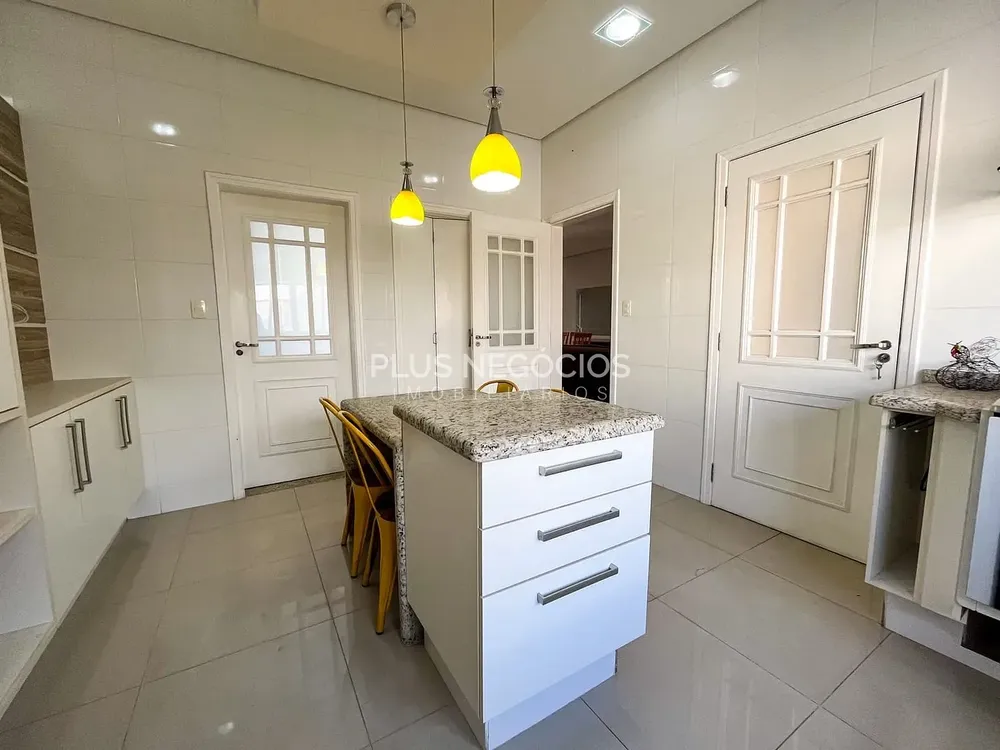 Casa, 3 quartos, 267 m² - Foto 2
