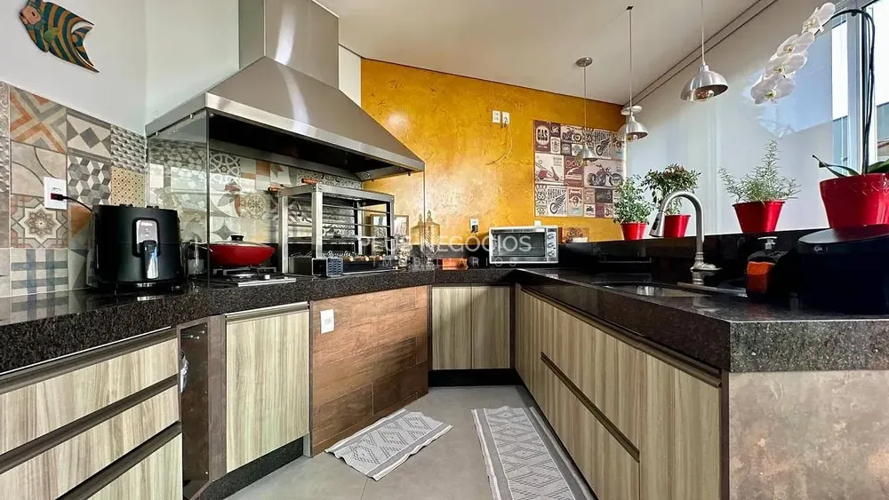 Casa, 4 quartos, 320 m² - Foto 1