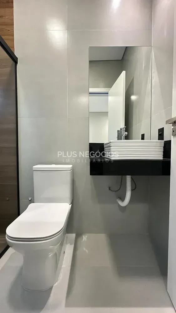Casa, 4 quartos, 243 m² - Foto 1