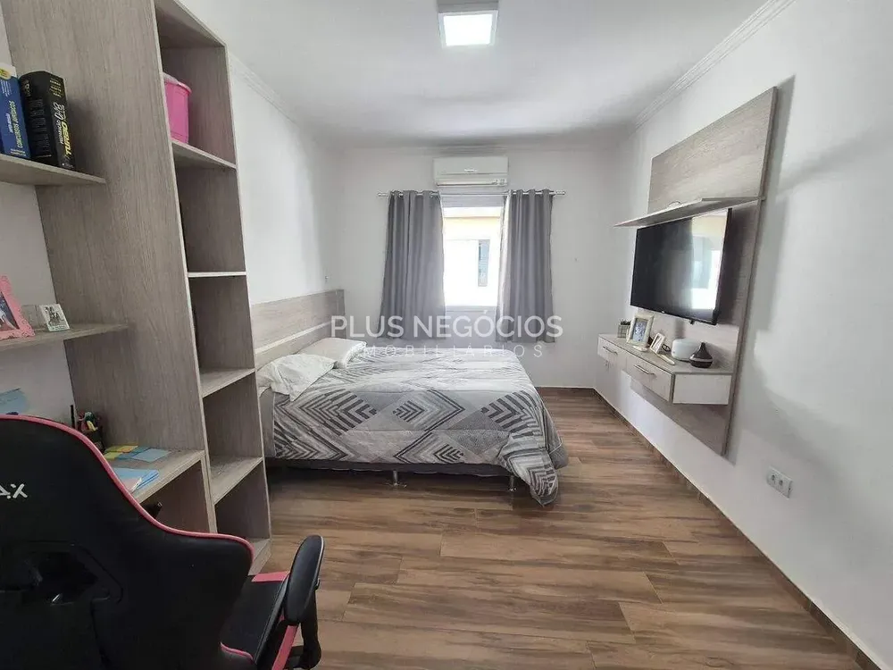 Casa, 4 quartos, 200 m² - Foto 1