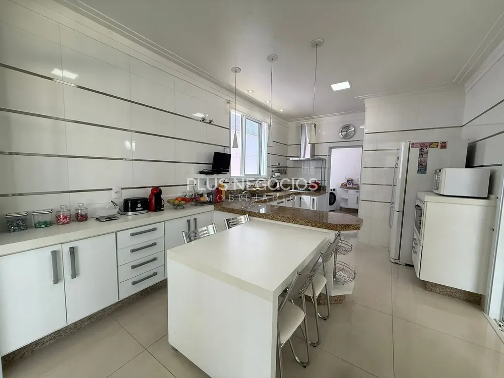 Casa, 4 quartos, 290 m² - Foto 1