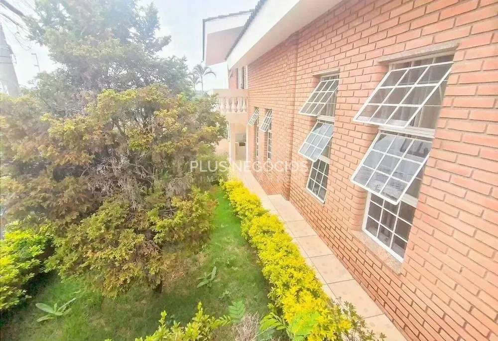 Casa, 4 quartos, 330 m² - Foto 2