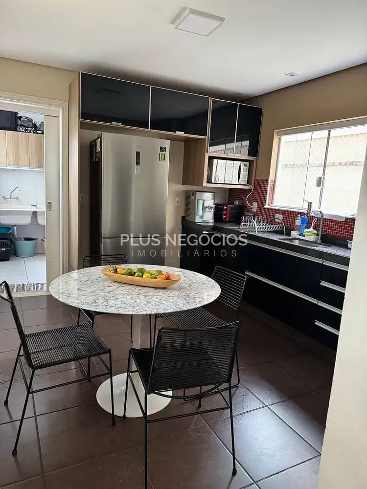 Casa, 3 quartos, 285 m² - Foto 2