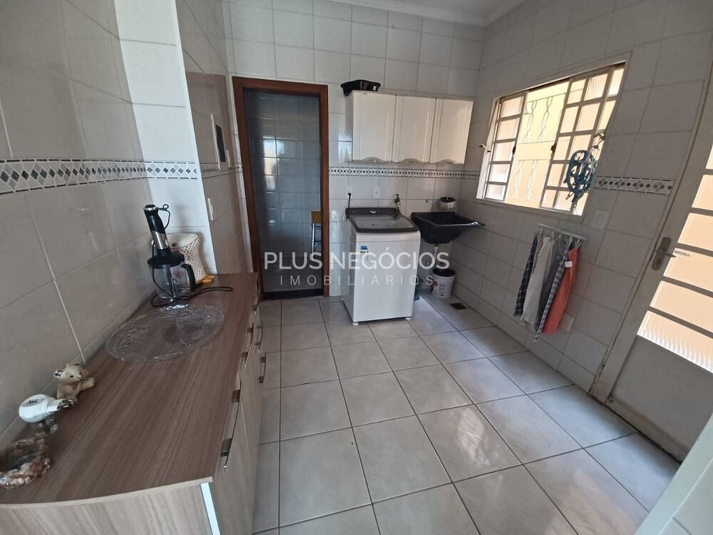 Sobrado, 4 quartos, 275 m² - Foto 1