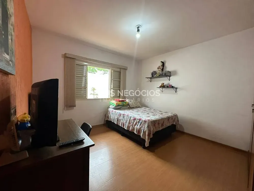 Casa, 3 quartos, 234 m² - Foto 2
