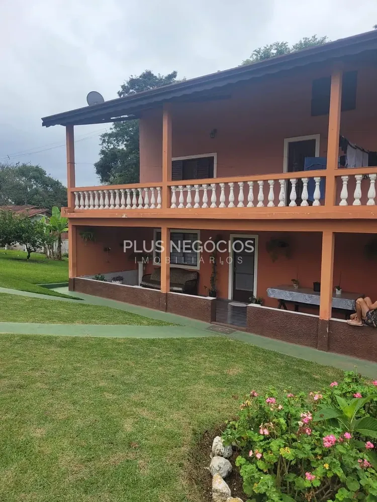 Chácara, 4 quartos, 2406 m² - Foto 1
