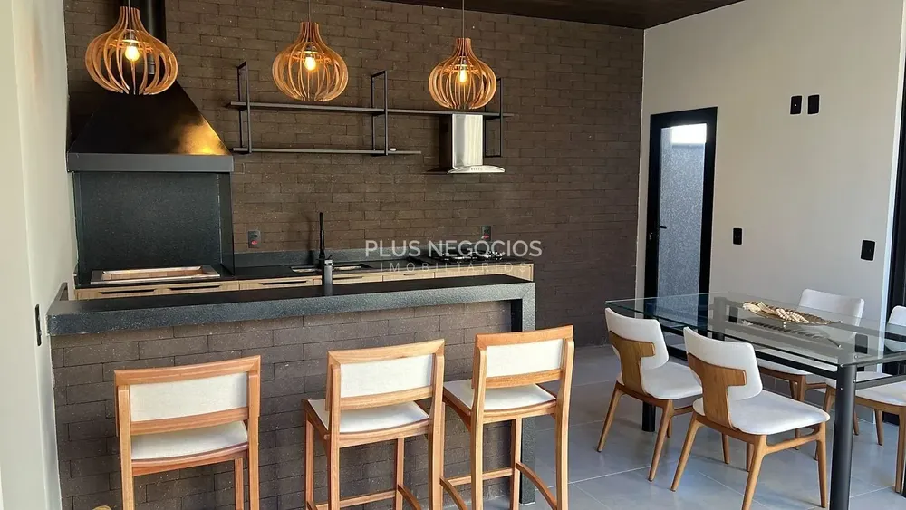 Casa, 4 quartos, 285 m² - Foto 1