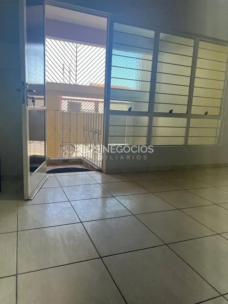 Casa, 3 quartos, 214 m² - Foto 1