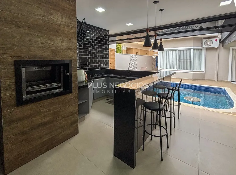 Casa, 3 quartos, 234 m² - Foto 1