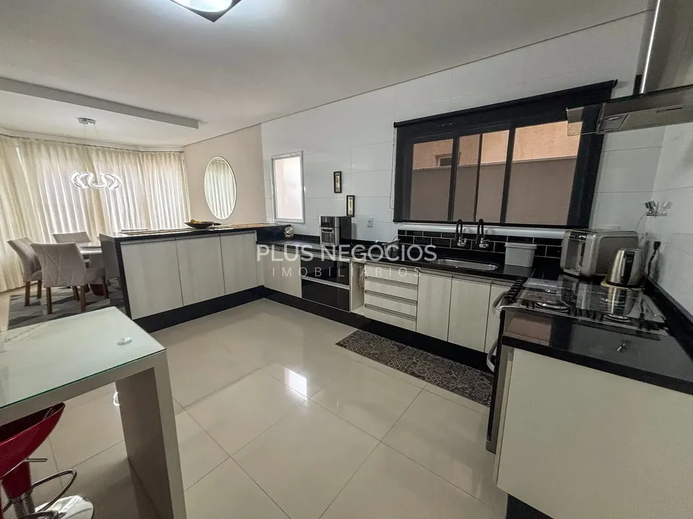 Casa, 3 quartos, 234 m² - Foto 3