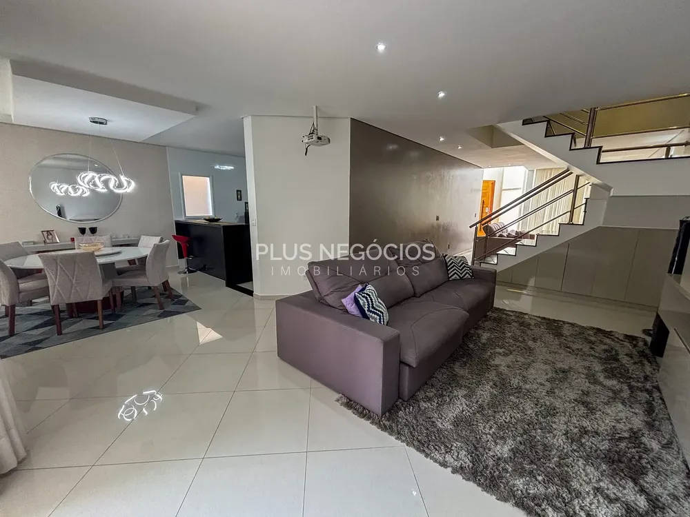 Casa, 3 quartos, 234 m² - Foto 2