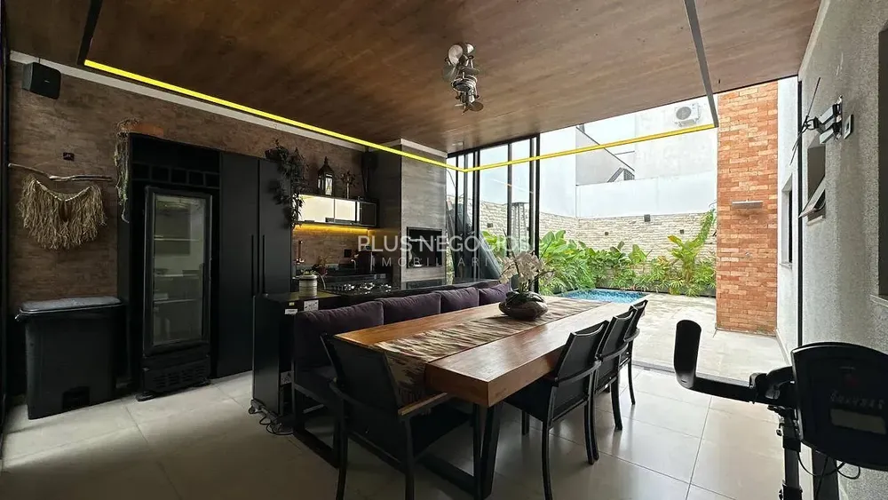 Casa, 3 quartos, 250 m² - Foto 2