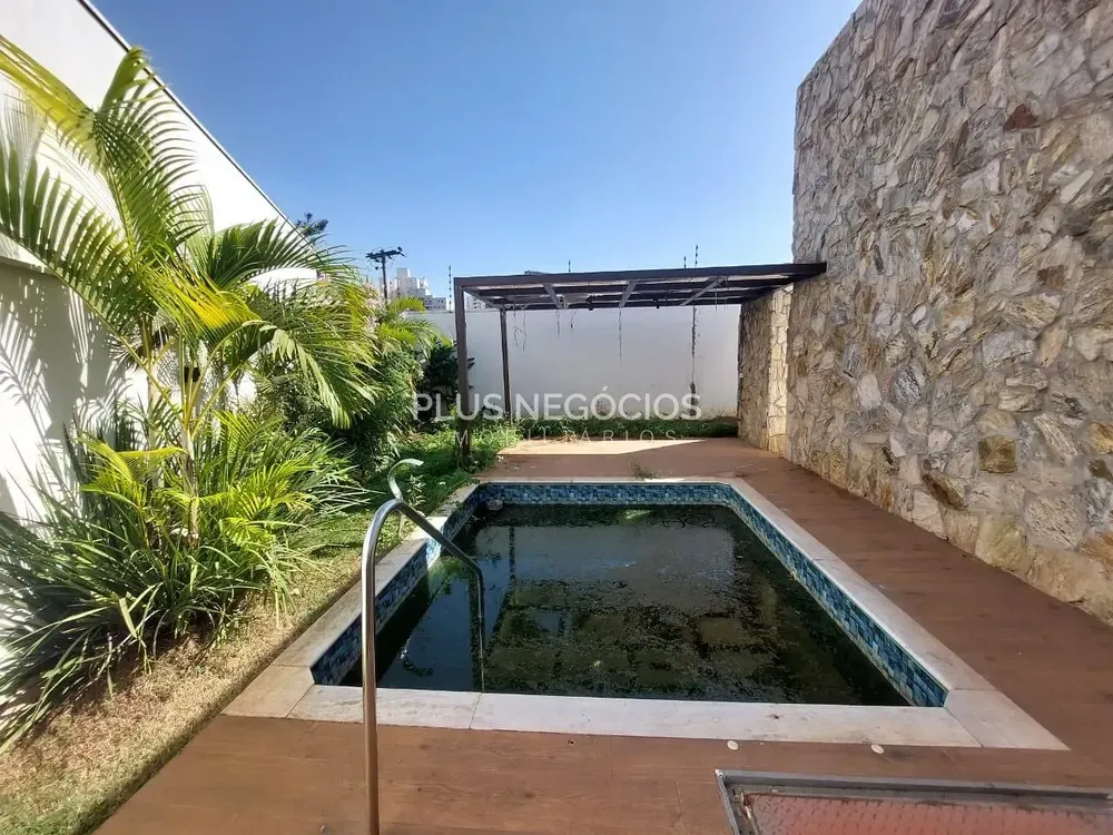 Casa, 3 quartos, 236 m² - Foto 1