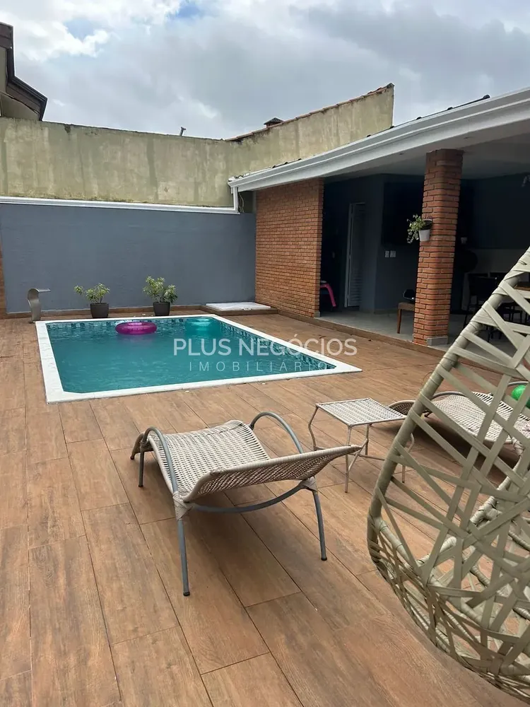 Casa, 4 quartos, 244 m² - Foto 2