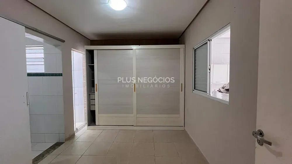 Casa, 4 quartos, 245 m² - Foto 1