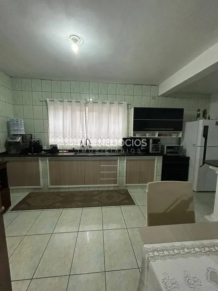 Casa, 4 quartos, 217 m² - Foto 1
