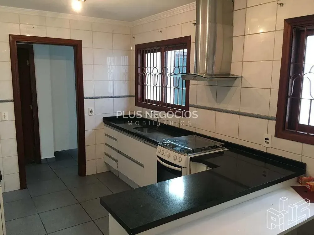 Sobrado, 3 quartos, 308 m² - Foto 2