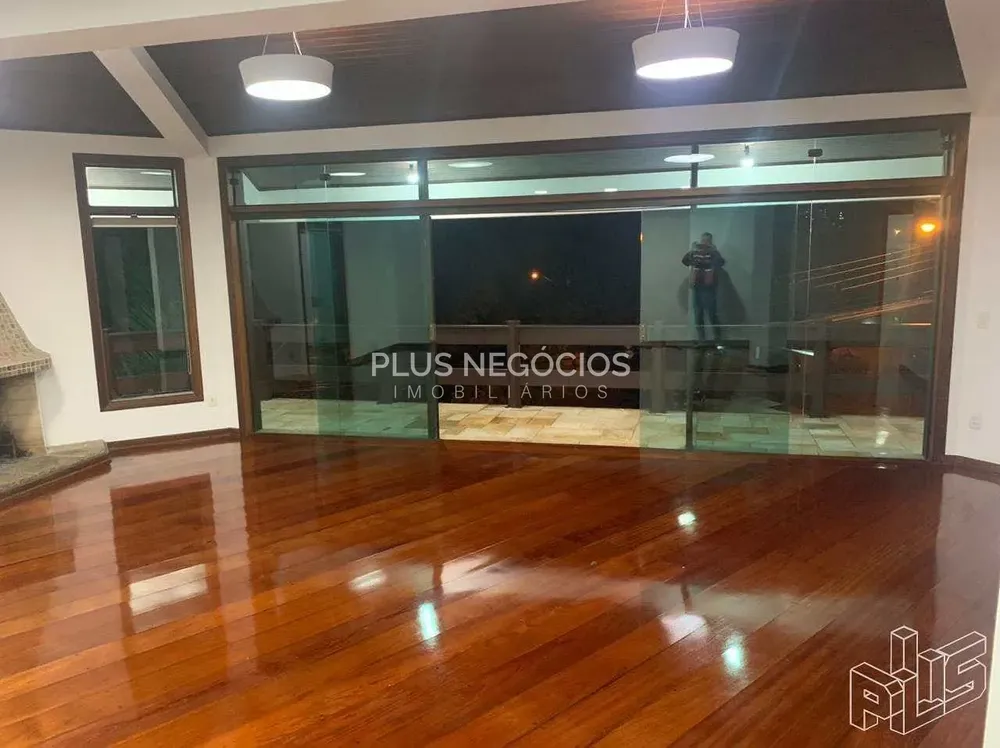 Sobrado, 3 quartos, 308 m² - Foto 1
