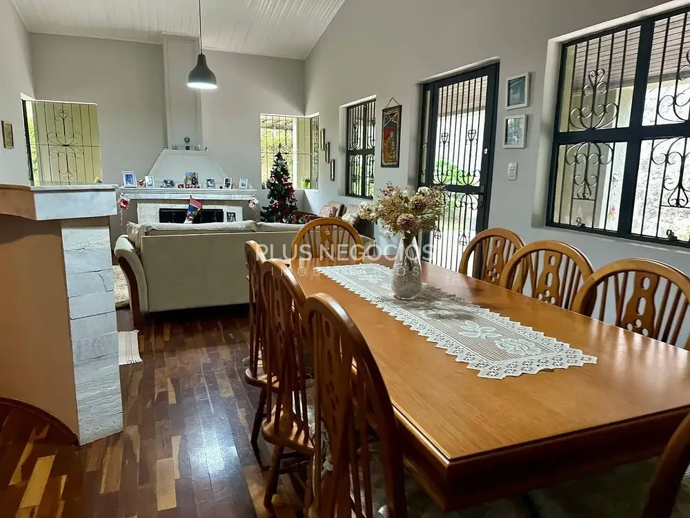 Chácara, 3 quartos, 2500 m² - Foto 1