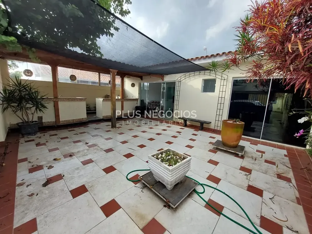 Casa, 4 quartos, 260 m² - Foto 1