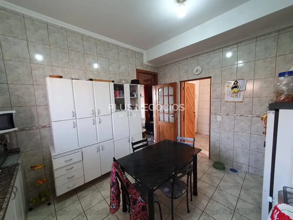 Casa, 3 quartos, 250 m² - Foto 2