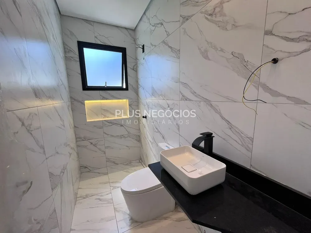 Casa, 3 quartos, 221 m² - Foto 1
