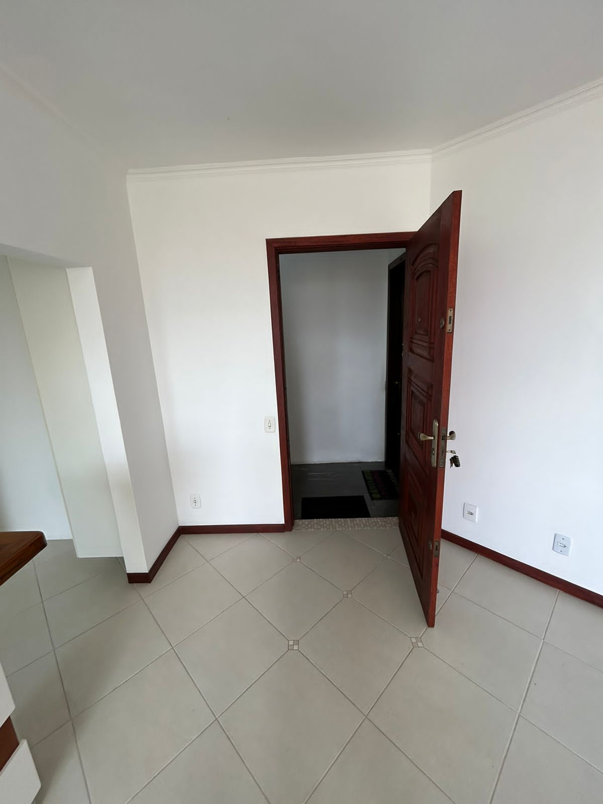 Apartamento à venda com 2 quartos, 64m² - Foto 2