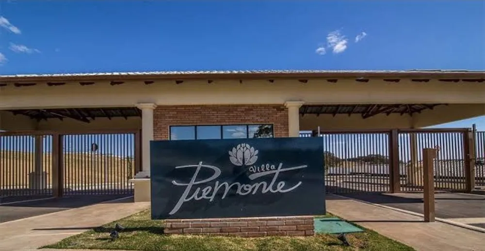 Loteamento e Condomínio, 340 m² - Foto 1