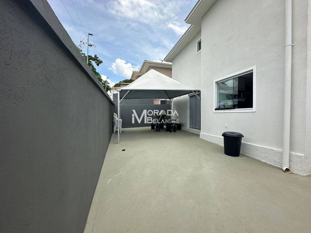 Casa à venda com 4 quartos, 180m² - Foto 1