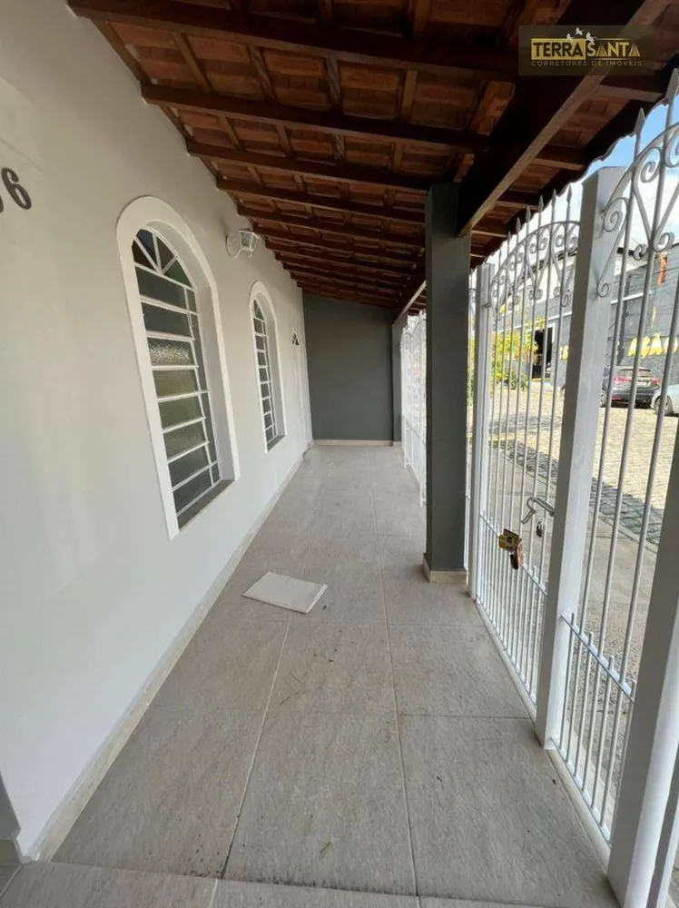 Casa, 3 quartos, 228 m² - Foto 1