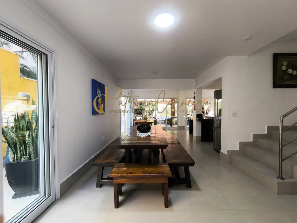 Casa, 6 quartos, 208 m² - Foto 1