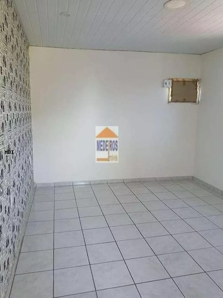 Casa à venda com 2 quartos, 120m² - Foto 2