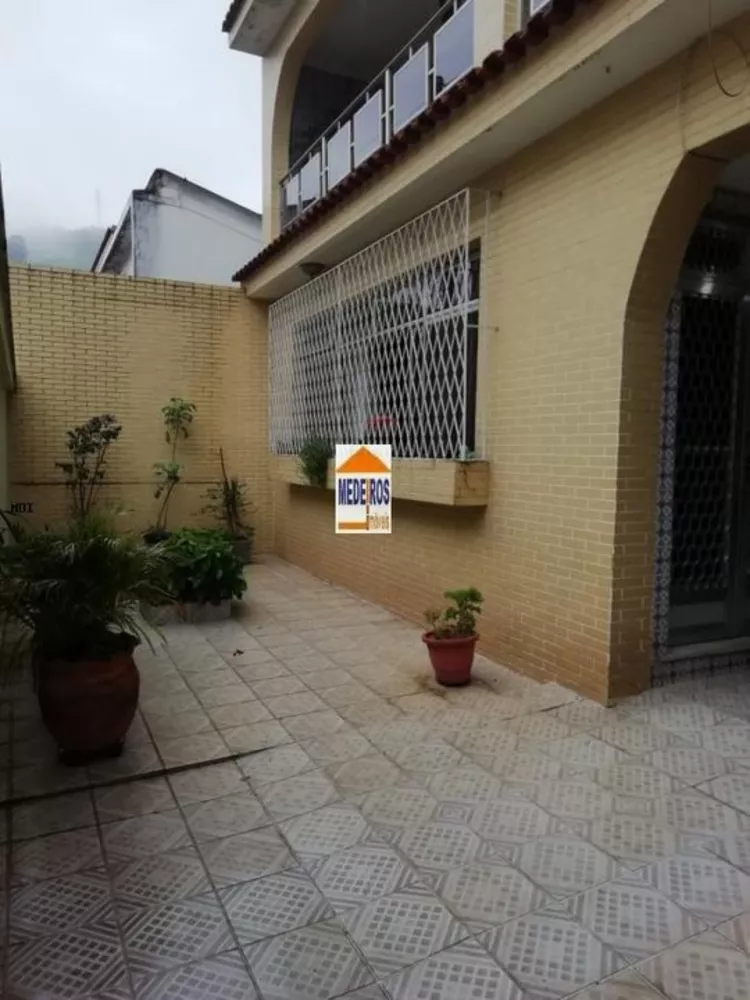 Casa, 4 quartos, 240 m² - Foto 1