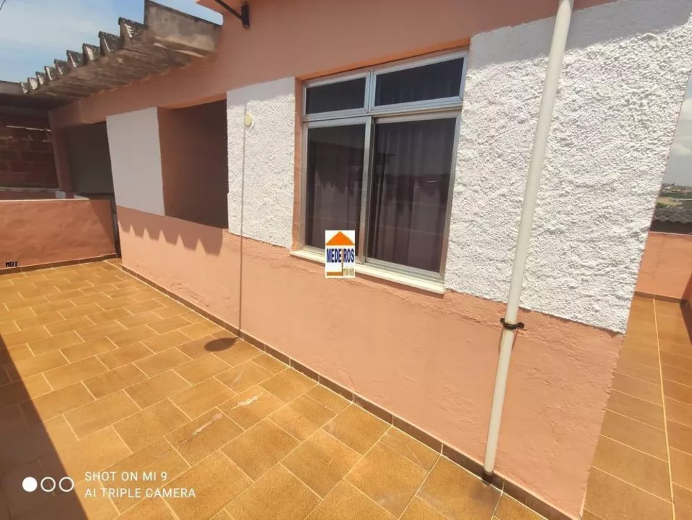 Casa à venda com 4 quartos, 200m² - Foto 2