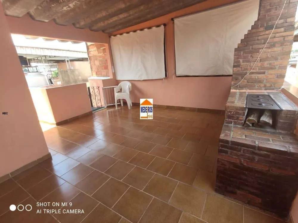 Casa à venda com 4 quartos, 200m² - Foto 4