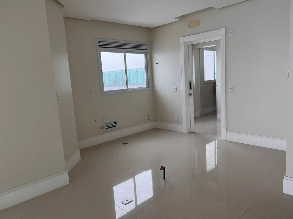 Cobertura, 3 quartos, 245 m² - Foto 4