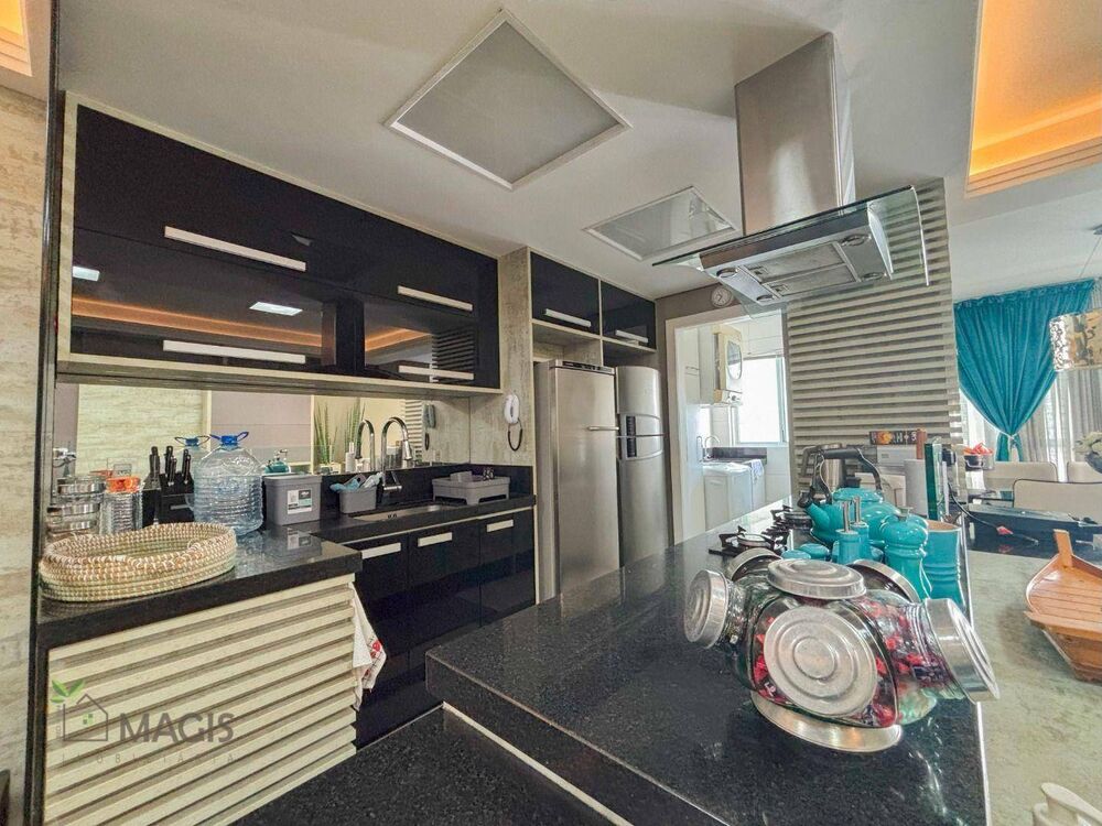 Apartamento à venda com 3 quartos, 256m² - Foto 9