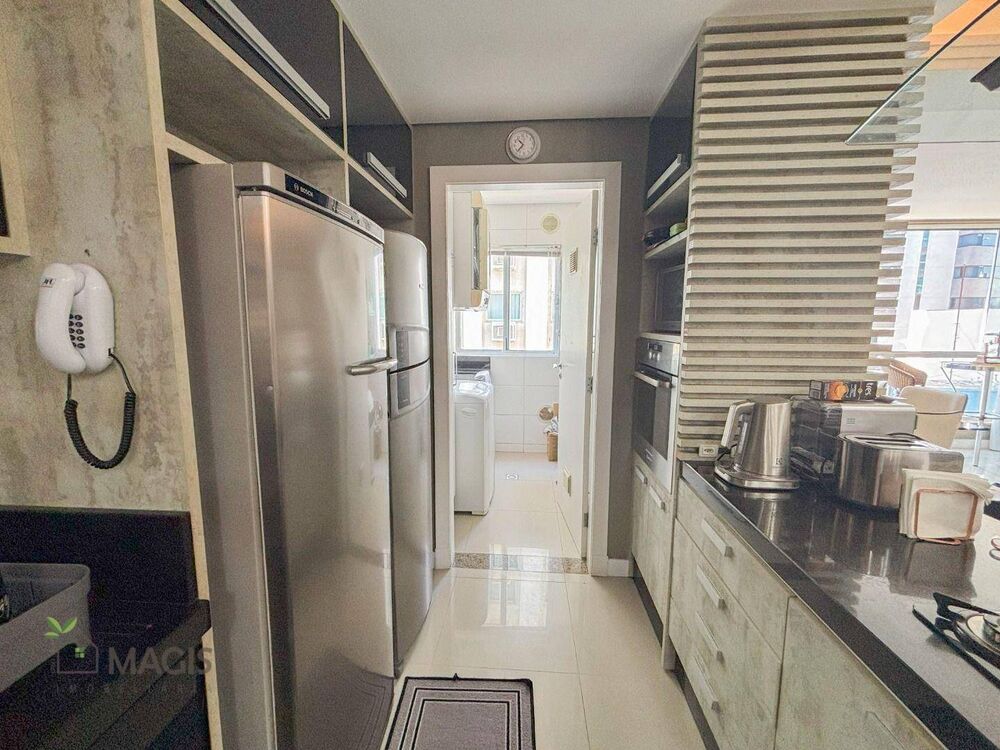 Apartamento à venda com 3 quartos, 256m² - Foto 10