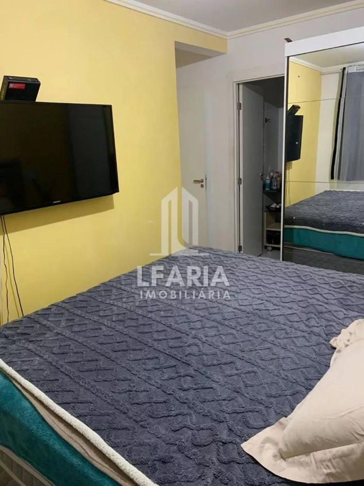 Apartamento à venda com 2 quartos, 75m² - Foto 4