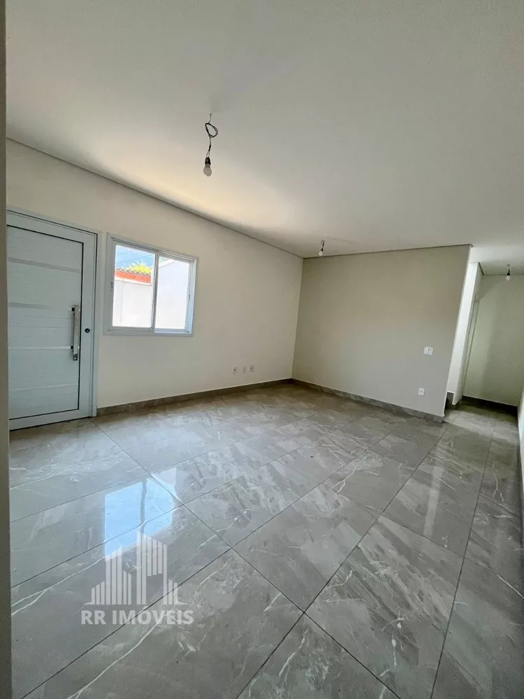 Casa à venda com 3 quartos, 200m² - Foto 1