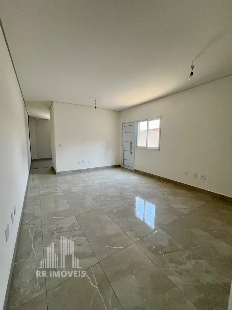 Casa à venda com 3 quartos, 200m² - Foto 2