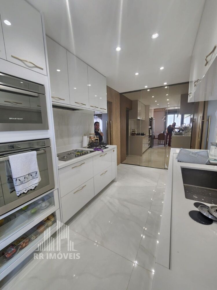 Apartamento, 4 quartos, 228 m² - Foto 2