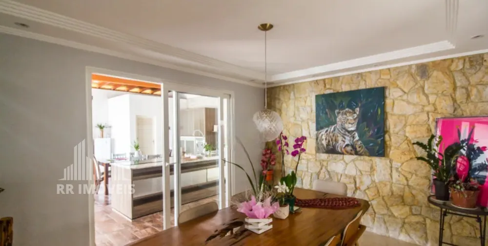 Casa, 4 quartos, 318 m² - Foto 1