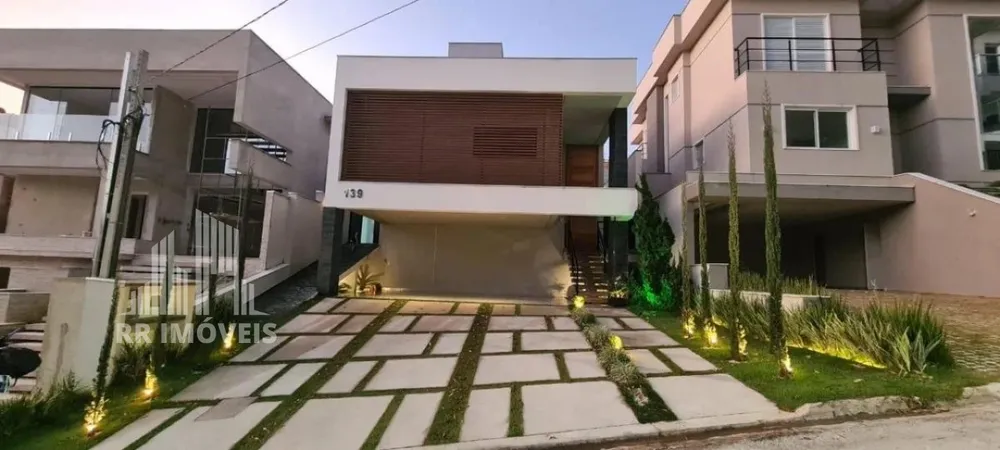 Casa, 4 quartos, 225 m² - Foto 1