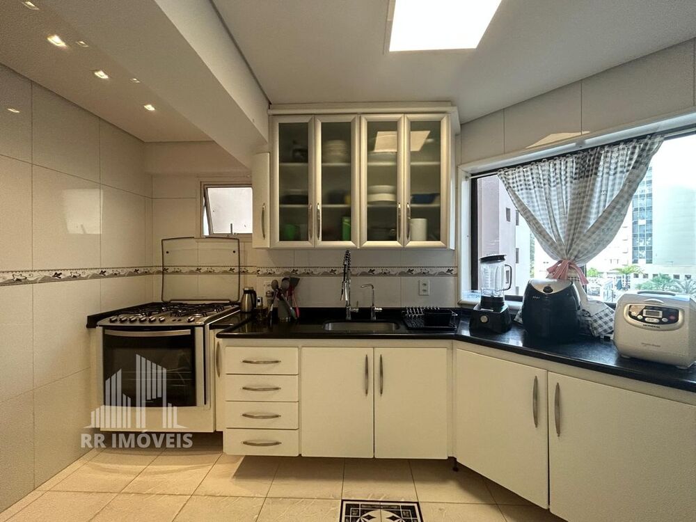 Apartamento à venda com 3 quartos, 130m² - Foto 3