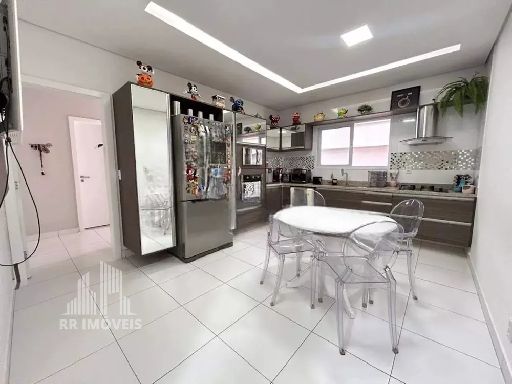 Casa, 4 quartos, 320 m² - Foto 1