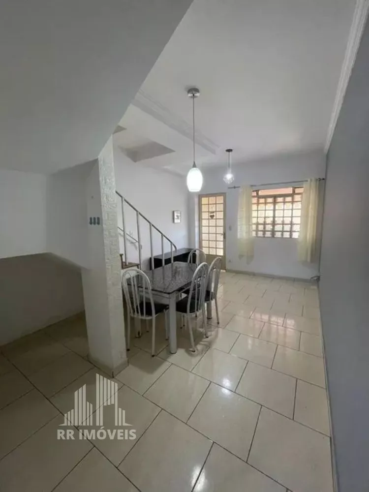 Casa à venda com 2 quartos, 66m² - Foto 3